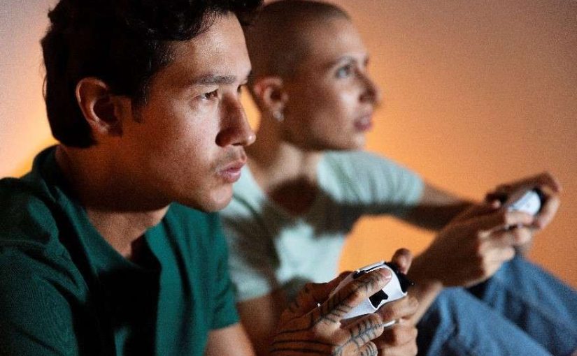 Bahaya Orang Bermain Game di Malam Hari yang Perlu Diketahui